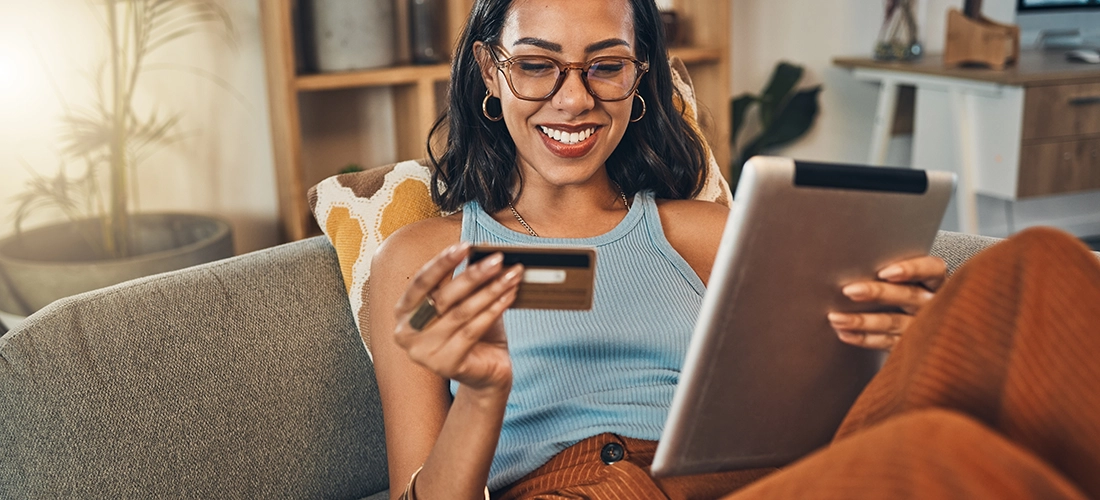 woman online shopping